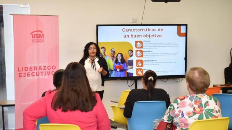 La especialista Alma Corina Borjas Monroy impartió la charla “Impulsando Liderazgos Ejecutivos de la Mujer” en el Centro de Ciencias de Sinaloa.