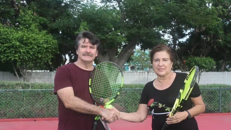 Jesús Valdez y Leticia Casas ahora también inculcan el deporte en su nieta Ángela Lucía.