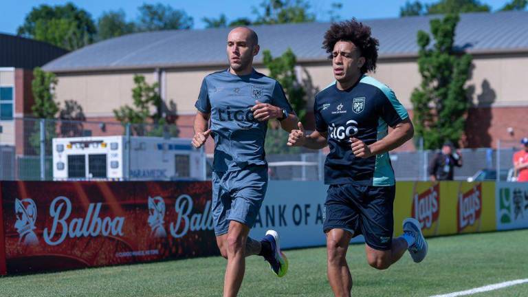 Carrasquilla (der.) ya entrena con Panamá.