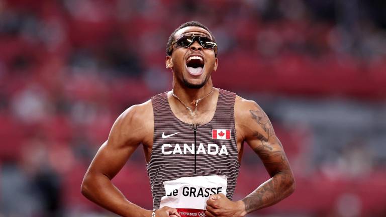 Andre de Grasse gana los 200 metros planos.