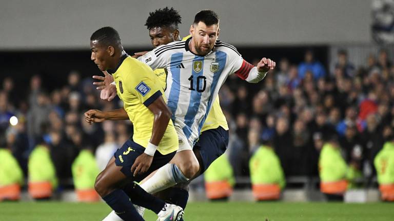 Con gol de Messi, Argentina vence a Ecuador