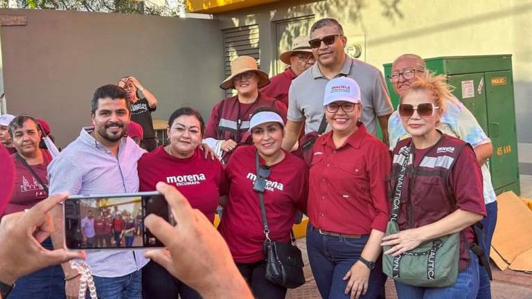 Funcionarios del Ayuntamiento de Escuinapa no asisten a trabajar por andar en campaña de candidata