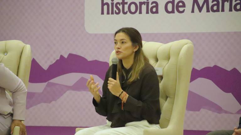 María Espinoza recordó las etapas de su carrera, subrayando la necesidad de tomar buenas decisiones, mantener la disciplina y disfrutar cada proceso.