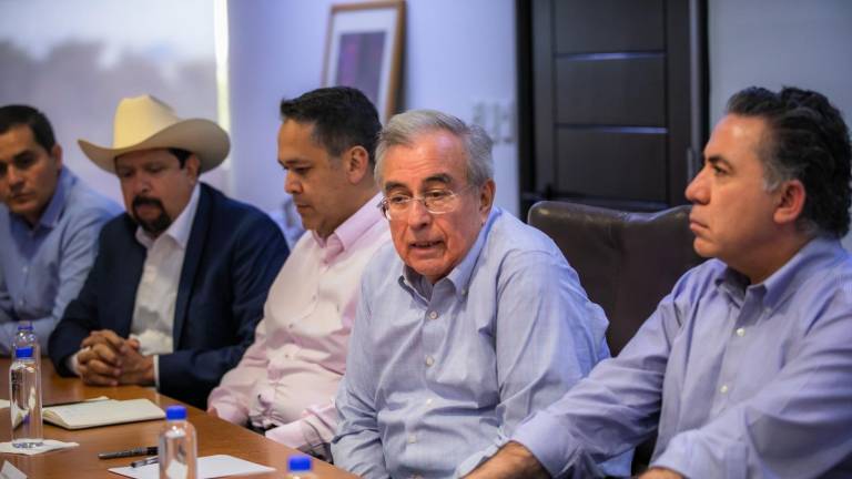 El Gobernador Rubén Rocha Moya encabezó una reunión con líderes de productores agrícolas.