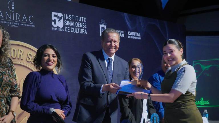 Autoridades y Canirac destacaron el impacto de la gastronomía en el empleo, la identidad y la economía estatal durante la entrega del Galardón “Sabor Sinaloense”.