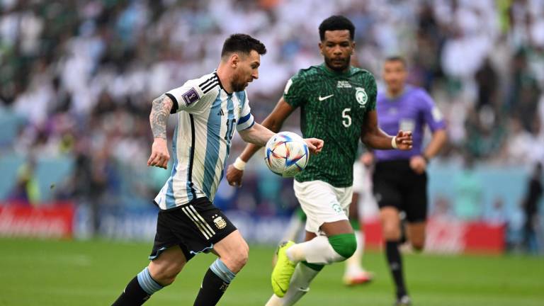 Lionel Messi marcó por Argentina, pero no evitó la sorpresiva caída ante Arabia Saudita.