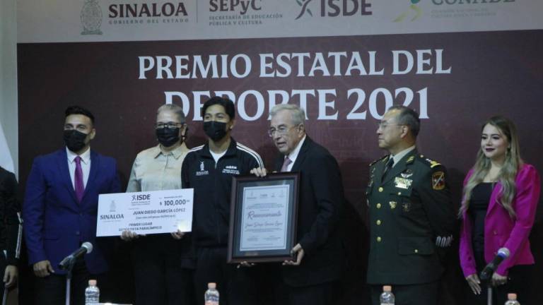 El Gobernador del Estado, Rubén Rocha Moya, felicitó a los ganadores y se comprometió a apoyarlos con uniformes y viáticos cada vez que participen en alguna competencia.