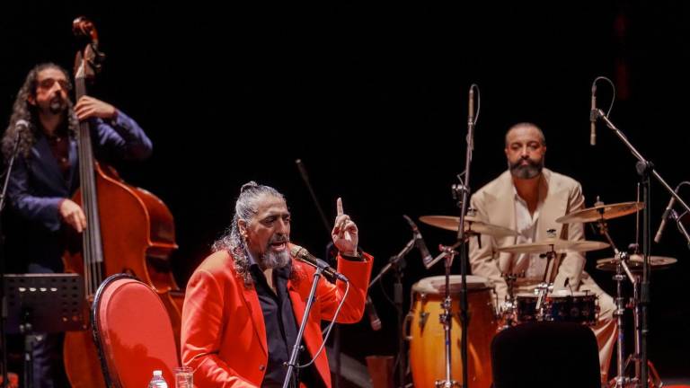 Diego “El Cigala”, un artista cuya voz parece nacida para doler, sanar y estremecer al mismo tiempo, se presentó con éxito en el Teatro Ángela Peralta..