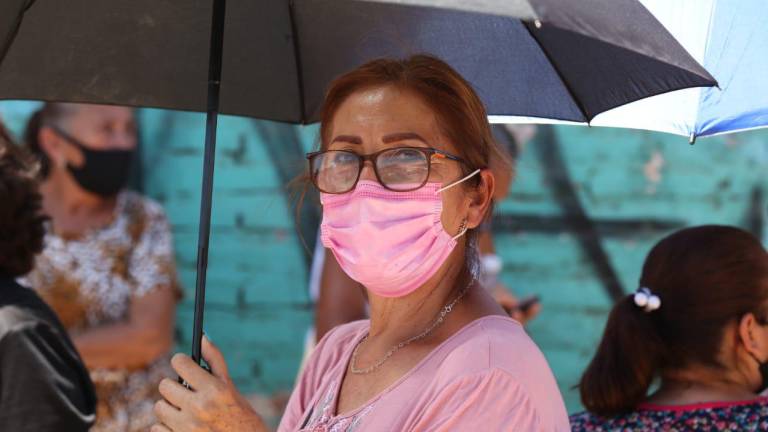 Lilia cumplió 60 años este mes y gracias a ello ya se pudo vacunar en Mazatlán
