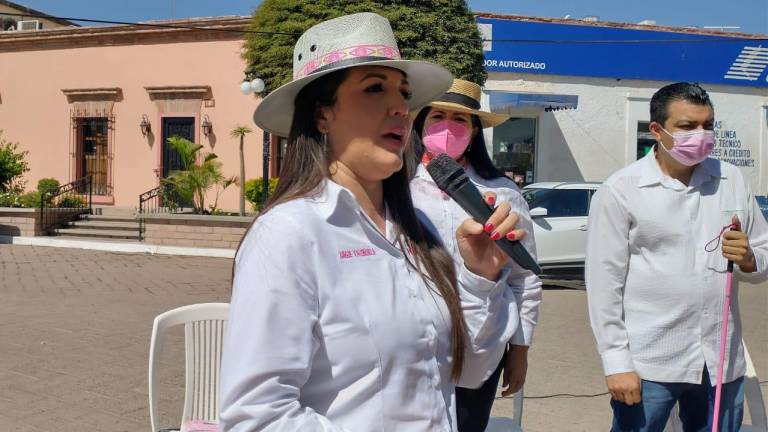 Angelina Valenzuela, síndico procuradora con licencia, en el arranque de su campaña por la Alcaldía de Ahome.