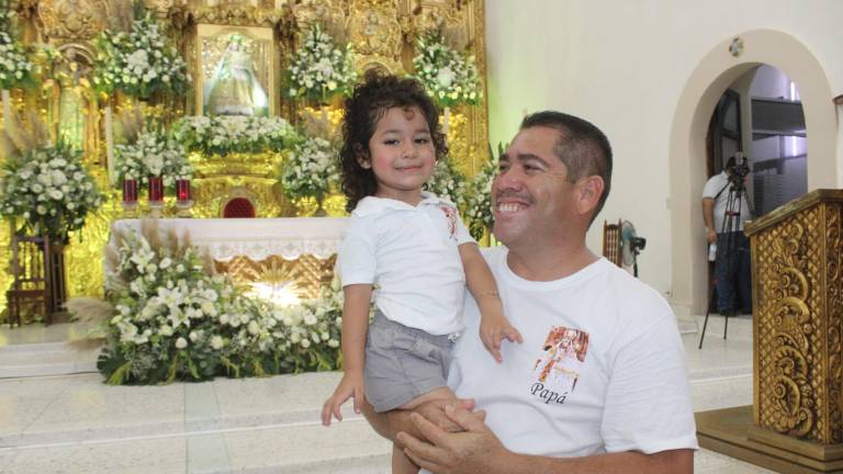 Iván Santos agredeció en el Santuario de Nuestra Señora del Rosario el milagro concedido de tener a su hija Ivana María.