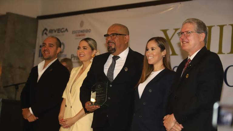 Autoridades estatales y municipales acompañaron a integrantes de la Asociación de Desarrolladores Inmobiliarios de Mazatlán en la celebración por su 18 aniversario.