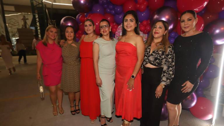Dulce Velis, Elizeth Ramírez, Carmen Salas, Alejandra Salmón, María José Sarabia, Zayre Olivares y Clarissa Lafarga.