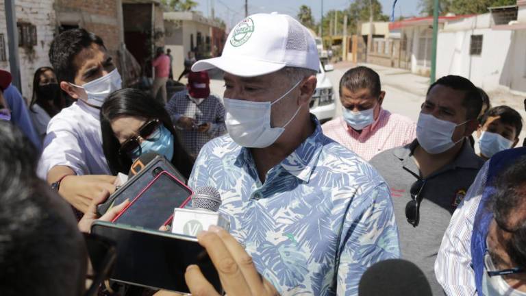 Quirino Ordaz Coppel, Gobernador de Sinaloa, durante su visita a Culiacancito.