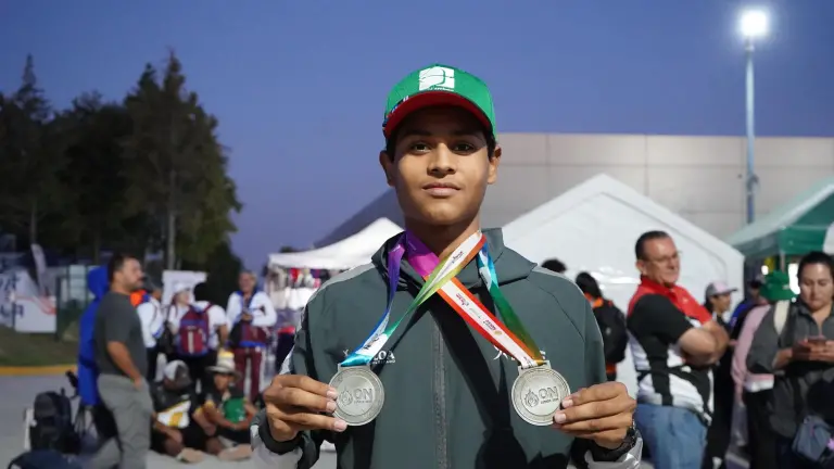 Los competidores sinaloenses lograron tres medallas de plata.