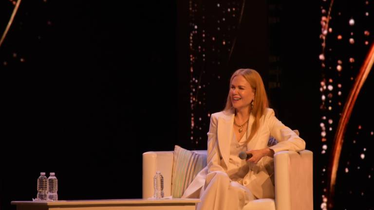 La actriz Nicole Kidman comparte su experiencia de vida con jóvenes que asisten a México Siglo XXI.
