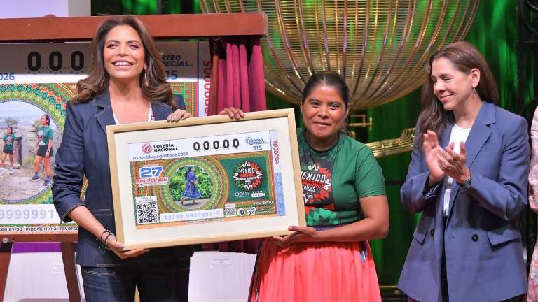 Con billete de su Sorteo Especial, Lotería Nacional reconoce a las corredoras de México Imparable