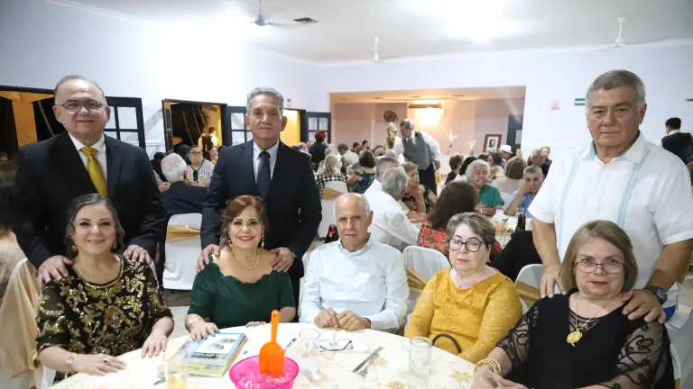 Martín Siqueiros, Alejandro Camacho, Jesús Salazar, Gabriela Torrontegui, Socorro Torrontegui, Roberto Guerra Osuna, Amanda Morales de Guerra y Nancy Tamez.