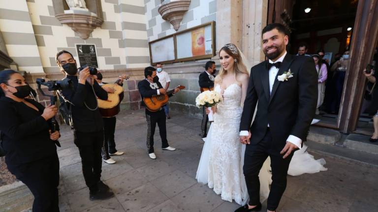 El beisbolista José Urquidy se casa con Estefanía Durán