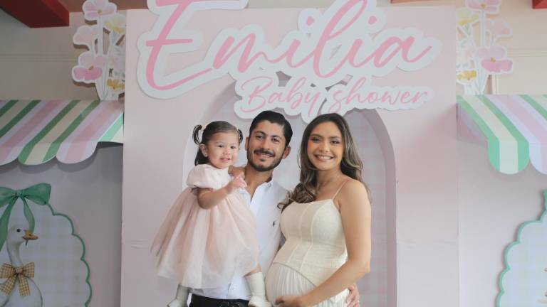 Ámbar Chicuate de Arévalo esperan a su segunda princesa