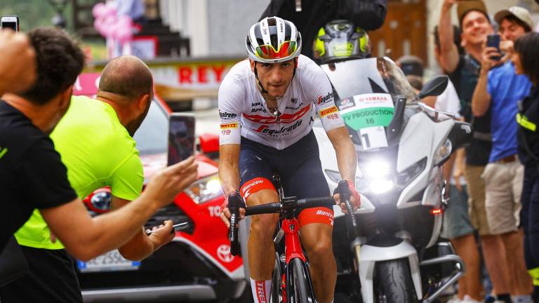 Giulio Ciccone se aventó en solitario los últimos 19K.