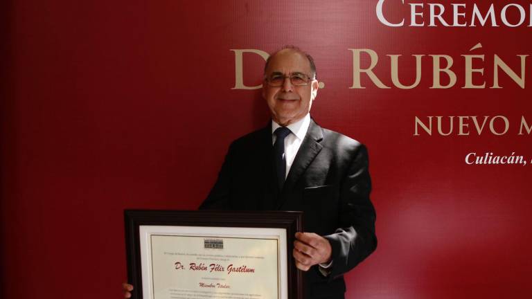 Doctor Rubén Félix Gastélum, fue ingresado como nuevo integrante del Consejo Directivo del Colegio de Sinaloa