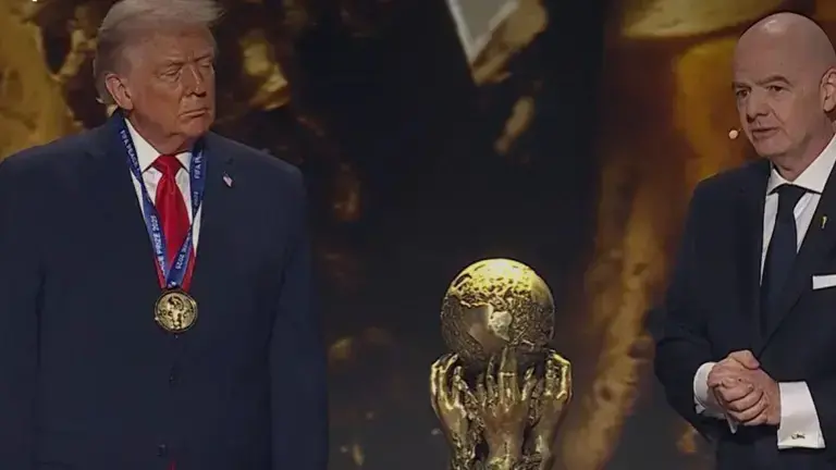 La FIFA entregó el Premio de la Paz a Donald Trump durante el sorteo del Mundial 2026.