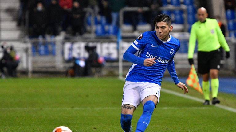 El mexicano Gerardo Artega tuvo un sólido nivel de juego ante el Standard Liege.