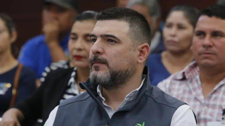 Enrique Riveros hizo un fuerte llamado a cambiar la filosofía de designación de funcionarios en el sector público.