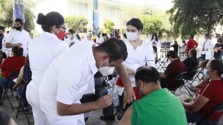 SNTE 53 pedirá a Cuén refuerzo de vacuna; ‘Ya pedimos cualquier otro biológico, menos esta chafa que nos pusieron’, dice Sandoval Angulo