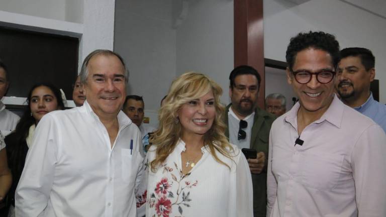 Juan Alfonso Mejía, Brenda Látigo y Pío Esquer se registran en el PAN por diputaciones federales