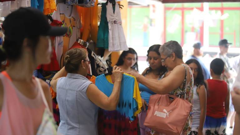 En el Mercado Pino Suárez, en Mazatlán, reportan que la llegada de cruceros y los eventos deportivos han reactivado la economía.