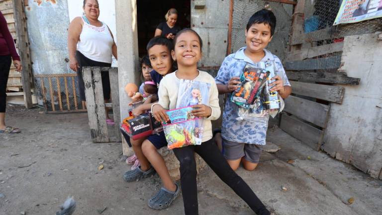 SÉ UN REY MAGO | A niños y niñas de Mazatlán los sorprenden los Reyes Magos este día