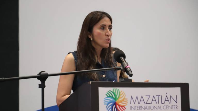 Verónica Judith Estrada Osuna señaló que la renuncia de Ricardo Velarde en Economía podría obedecer a la intención de no entorpecer la investigación en curso.