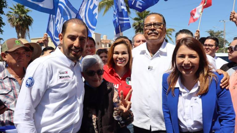 José Domingo Vázquez se registra como candidato a la Alcaldía de Ahome por la coalición Fuerza y Corazon por Sinaloa.