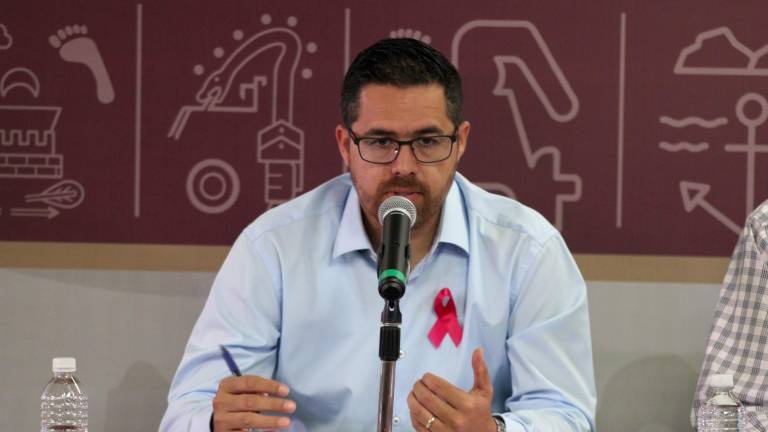 Cuitláhuac González Galindo, Secretario de Salud en Sinaloa, explica la seguridad implementada en hospitales.