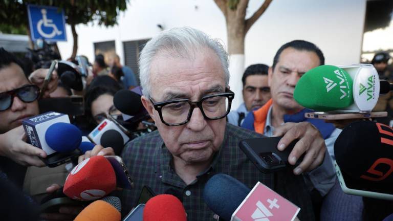 El Gobernador busca atender con rapidez cierres provocados por vehículos incendiados.