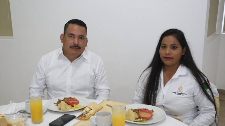 Celebran con un desayuno el Día del Ingeniero en Mazatlán