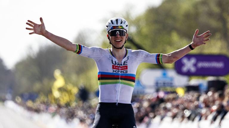 Tadej Pogacar conquista su tercer Tour de Flandes en medio de polémica
