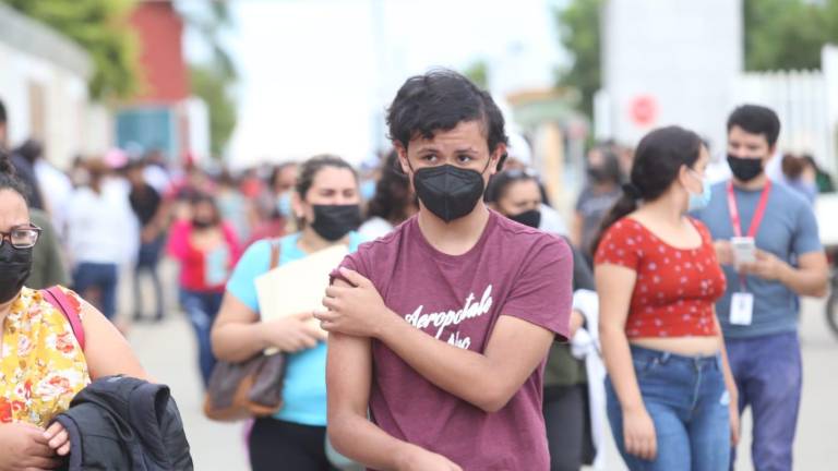 Con desorganización, arranca jornada de vacunación a adolescentes de este sábado en Mazatlán