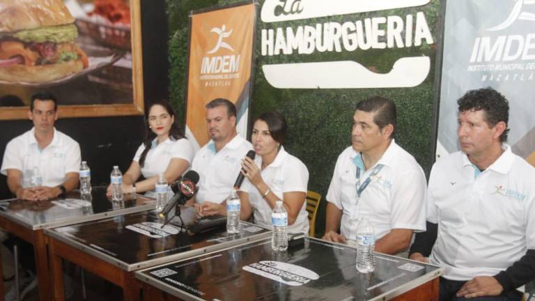 Fabiola Verde Rosas y su staff de coordinadores buscarán profesionalizar más el deporte en Mazatlán.