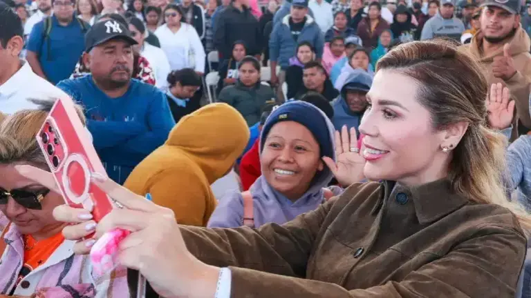 Marina del Pilar Ávila ha tenido una carrera política de rápido ascenso.