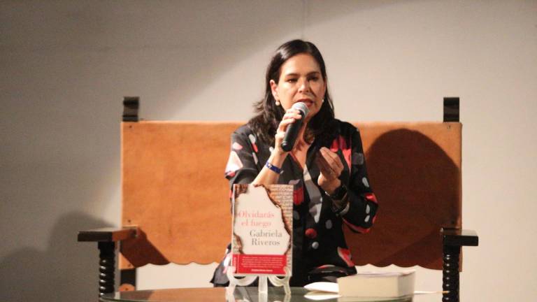 Gabriela Riveros presentó el libro Olvidarás el fuego, en el Museo de Arte de Mazatlán.