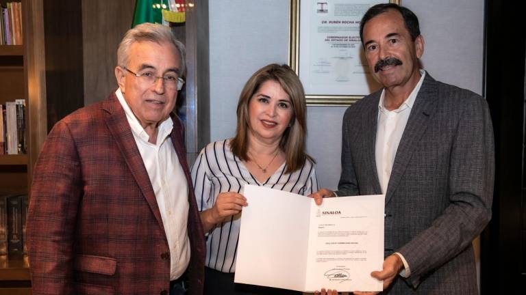 Adolfo Rojo Montoya al recibir su nombramiento en la Secretaría de Turismo de Sinaloa.