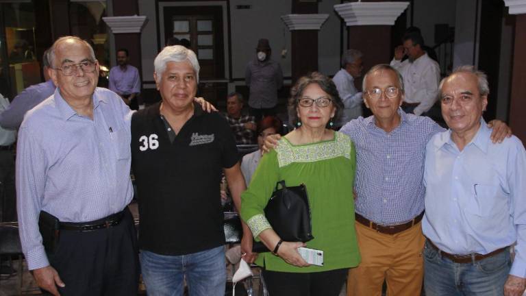 Rodolfo Díaz Fonseca, Jorge Gutiérrez Cazares, Adriana y Arturo Santamaría Gómez con Leonel Rodríguez Benítez.