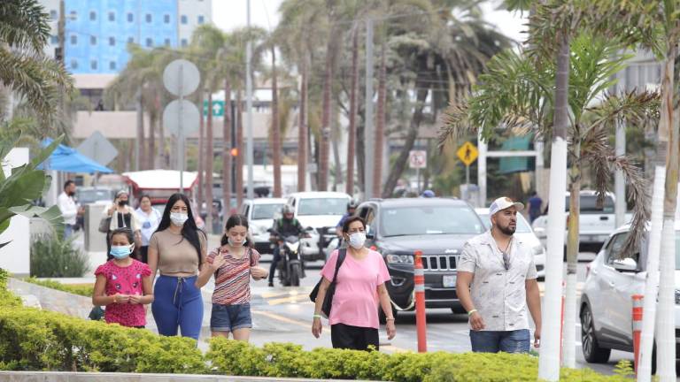 Es importante seguir manteniendo medidas sanitarias, como el uso de cubrebocas, ante la pandemia.