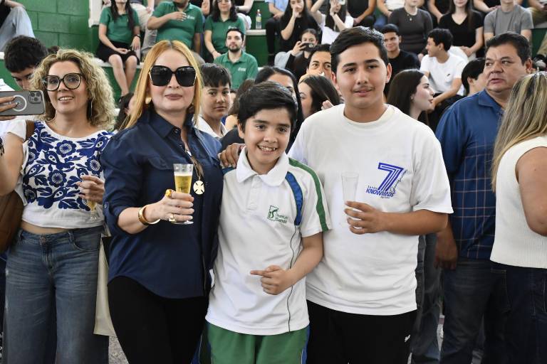 Con aplausos despide el Instituto Senda a su GENE 7 de Preparatoria