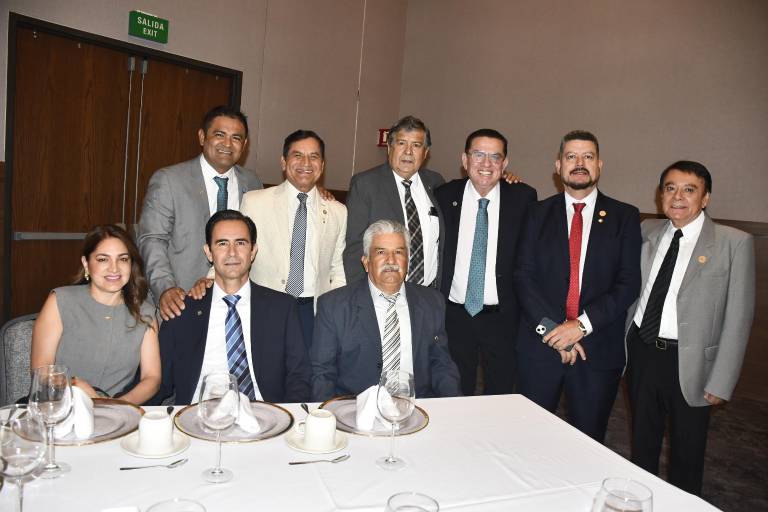Realiza el Club Rotario Culiacán Oriente Cambio de Botones