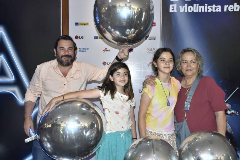 Lleva Strad a mundos opuestos, a través de la rebeldía de su violín