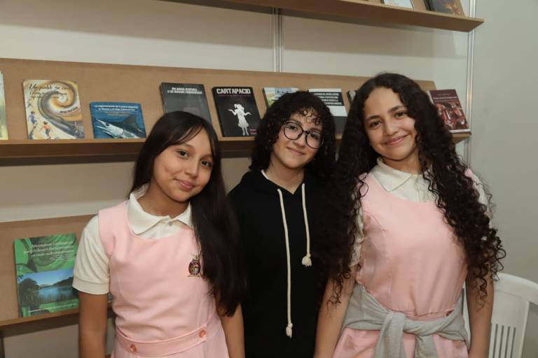 Disfrutan del mundo de los libros en la FeliUAS 2025